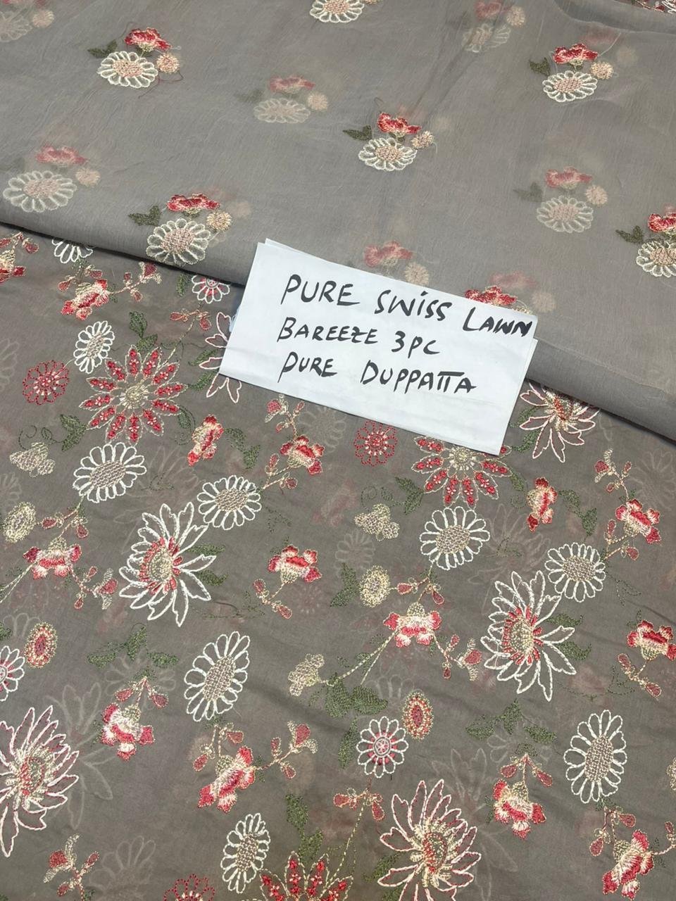 WhatsApp-Image-2026-02-17-at-3.17.17-PM.jpeg Bareeze Pure Swiss Lawn 3Pc MK - 104 - Image 1
